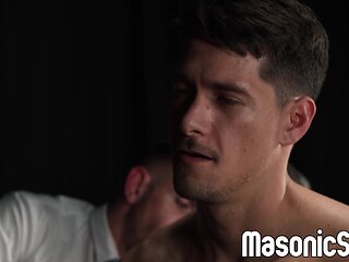 Horny DILFs cant look away as Zander Woodz gets wrecked deep