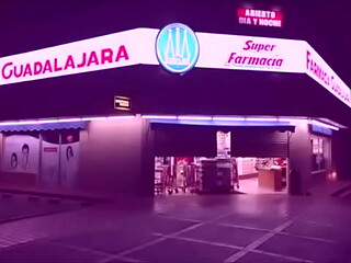 M&uacute_sica para escuchar afuera de una farmacia Guadalajara