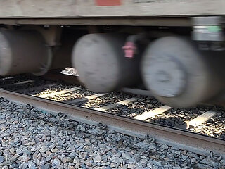 Railway station se rail gujarti Hui aate hue aur sex karte hue dekh liya