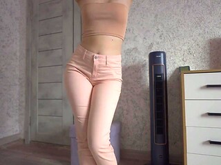 Desperate 18-year-old amateur pees herself in jeans