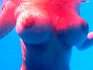 Valory Irene - Chica Underwater Tits