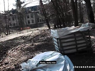 Curvy Russian babes love to suck and fuck outdoors