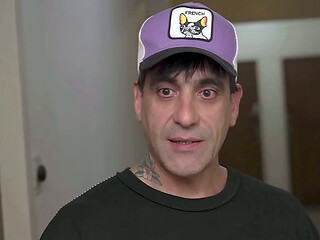 POV: The ice cream delivery guy is the same one who delivers the pizza, and he'_s cheated on me again.