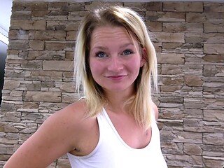 Lustful Lora flaunts her naturals in HD POV