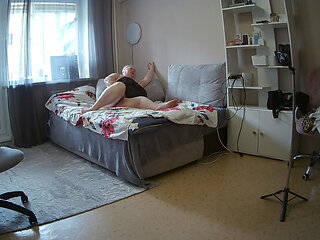 Mother-in-law with big round ass, hairy cunt and huge tits staged a sex show