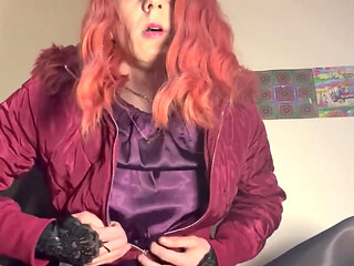 Jess Silk Rides Dildo