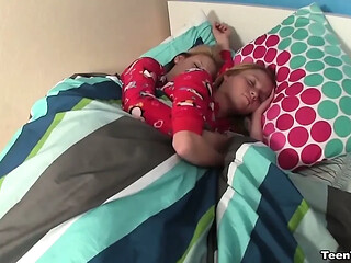 Alyssa and Hope Harper Team up to Jerk One Big Fat Cock Mutually
