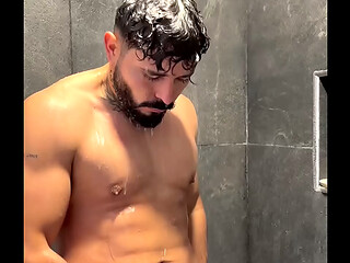 Un ba&ntilde_ito con este chakal y se te reinicia la vida