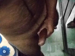 Dost Ki biwi ko yaad karke apne bedroom me lund pr oil lagake hilaya