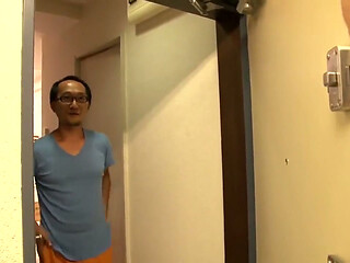 Yu Delivered to a Fan's Home for an Exclusive Personal Visit -ep.3
