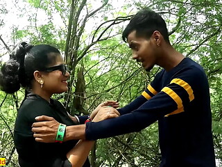 Indian desi Beautiful Bhabhi outdoor romance! Indian Desi Rough Sex