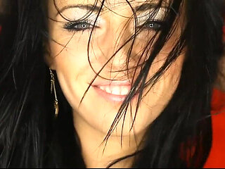 Casting Gina Devine