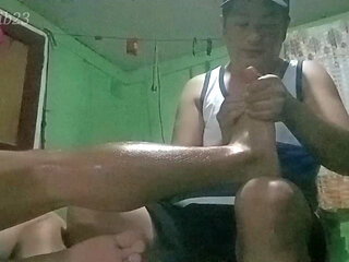 Massage On The Right Foot That Is Tired From Work-Talahib23