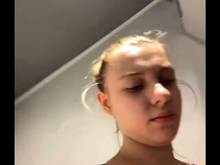 Risky fucking in the public gym