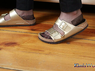 Minimalistic Nylon Moments - Dangling & Shoeplay