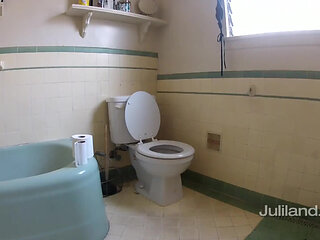 Sophie Dee Has to Pee