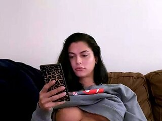 Brunette Tranny jerking in hard dick in solo Webcam