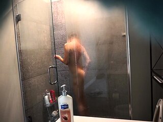 Pussy rubbing babe goes solo in shower play in hd