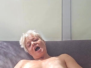 Hard Solo of a Slutty MILF: Double Penetration and Intense Orgasm