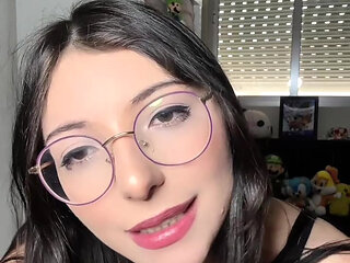 Spoiled Latina sucks your dick to get spoiled by daddy even more