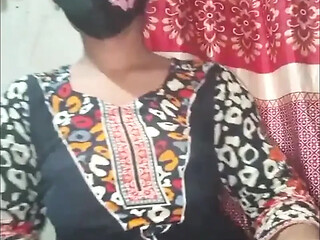 Hot bhabhi masturbates on video call while hubby watches