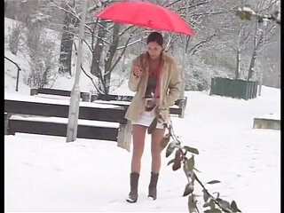 Solo Pee Girls - Sexy Olga outdoor pissing