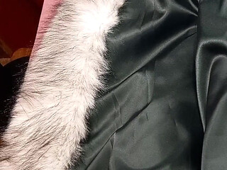 Ejaculating my sperma on the lining of a fake fur ladycoat