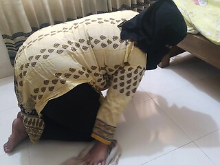 My Stepmother Got Stuck Under the Bed Then I Fuck Her Comfortably - and I Give Something Behind