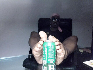 During the night, I show my soles in the desk (2025)