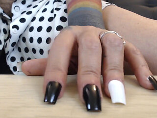 Black N' White Nail Tapping