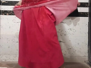 Indian housewife Priya enjoys hot bathroom exercise