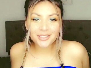 Big ass babe exposes her big boobs