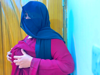 Egyptian Hot Maid Gets Super Horny & Start Masturbat in Office Room & Boss Start Handjob by Saw Her