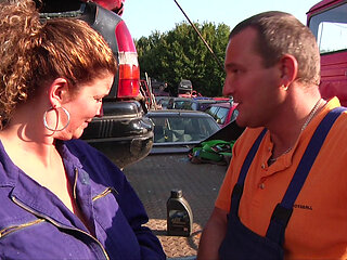 GREAT FUCKS  AT THE CAR JUNKYARD CUSTOMERS AND STAFF INVOLVED