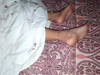 Entering Indian stepmother's room under the pretext of being scared alone at night - Hindi audio