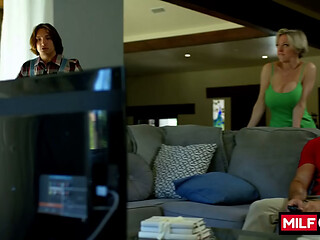 MILFON.com presents: Dee Williams &amp_ Axel Haze gets fucked in Cable Guy Plugs The MILF