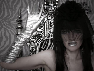 The fascinatrix...