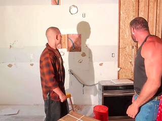 Hairy Foreman Fucks Ripped Construction Worker