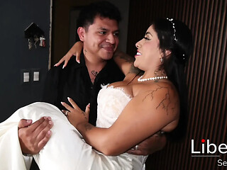 DOUBLE PENETRATION-Slut bride gets fucked dressed as a bride by 4 huge dick strangers