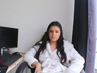 My Stepsister Shows the Whole University That She Is Not Lesbian - Melaniec- Porn in Spanish