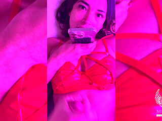 Red Latex Ignore Cum Cleanup with Latina Mianins
