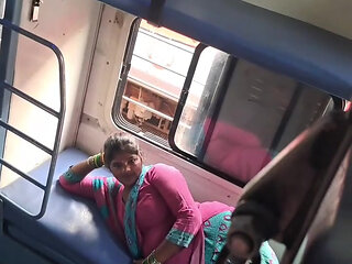 DESI INDIAN TRAIN VALI BHABHI girl have sex with step brother Xxx , Desi Village Doggy style rough hardcore College girl tig