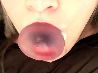 Amateur brunette double toying on webcam