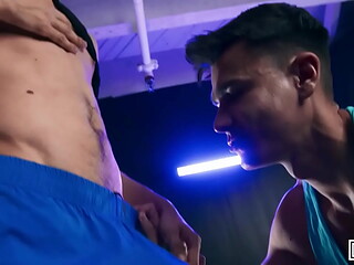 BROMO - Hunks MrDeepVoice And Leo Louis Suck Each Other'_s Cocks Until They Cum On Their Sexy Bodies