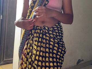 INDIAN LADY SERVANT  FUCKED BY BOSS WHEN SHE WAS WORKING IN KITCHEN