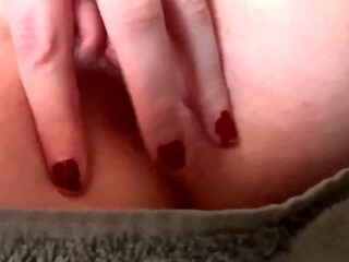 Alexis Adams Close Up Solo