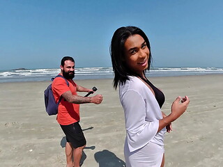 Baianinha venho na praia fazer surub&atilde_o com casal e foder a mulher dele