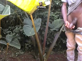 AFRICAN BIG  BLACK COCK JERKING OFF IN PUBLIC