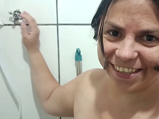 Fui no banheiro fazer a rafinha goza