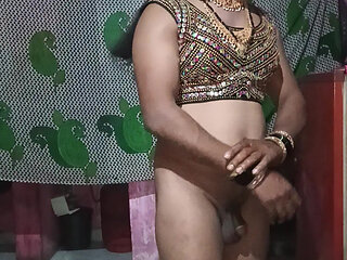 Madhuri bhabhi apni gand me do egg dalikali sari pehenkar